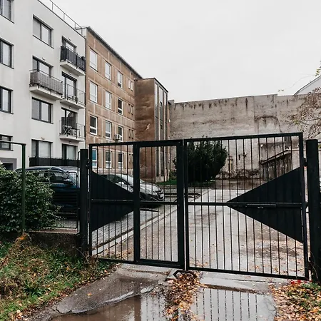 Old Town Center 1 - Private Parking Included Apartment